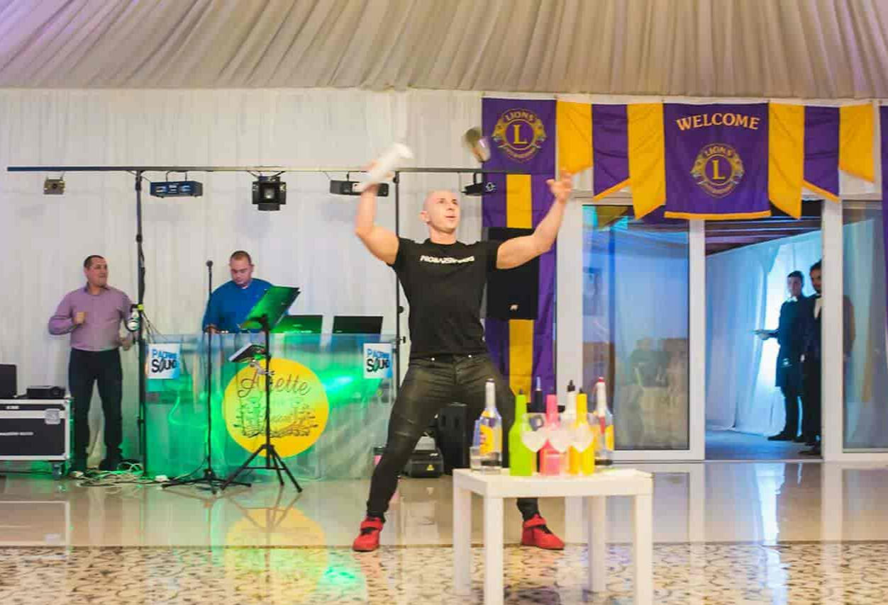 Spectacol in sala pentru nunti